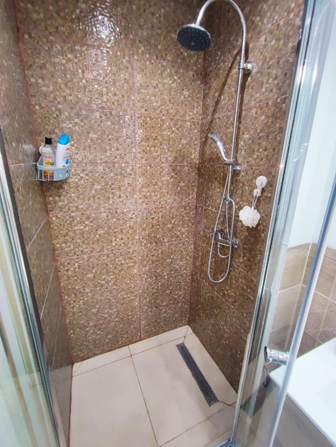 Апартаменты White Rose Studio Basement Будапешт Экстерьер фото