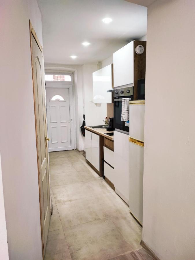 Апартаменты White Rose Studio Basement Будапешт Экстерьер фото