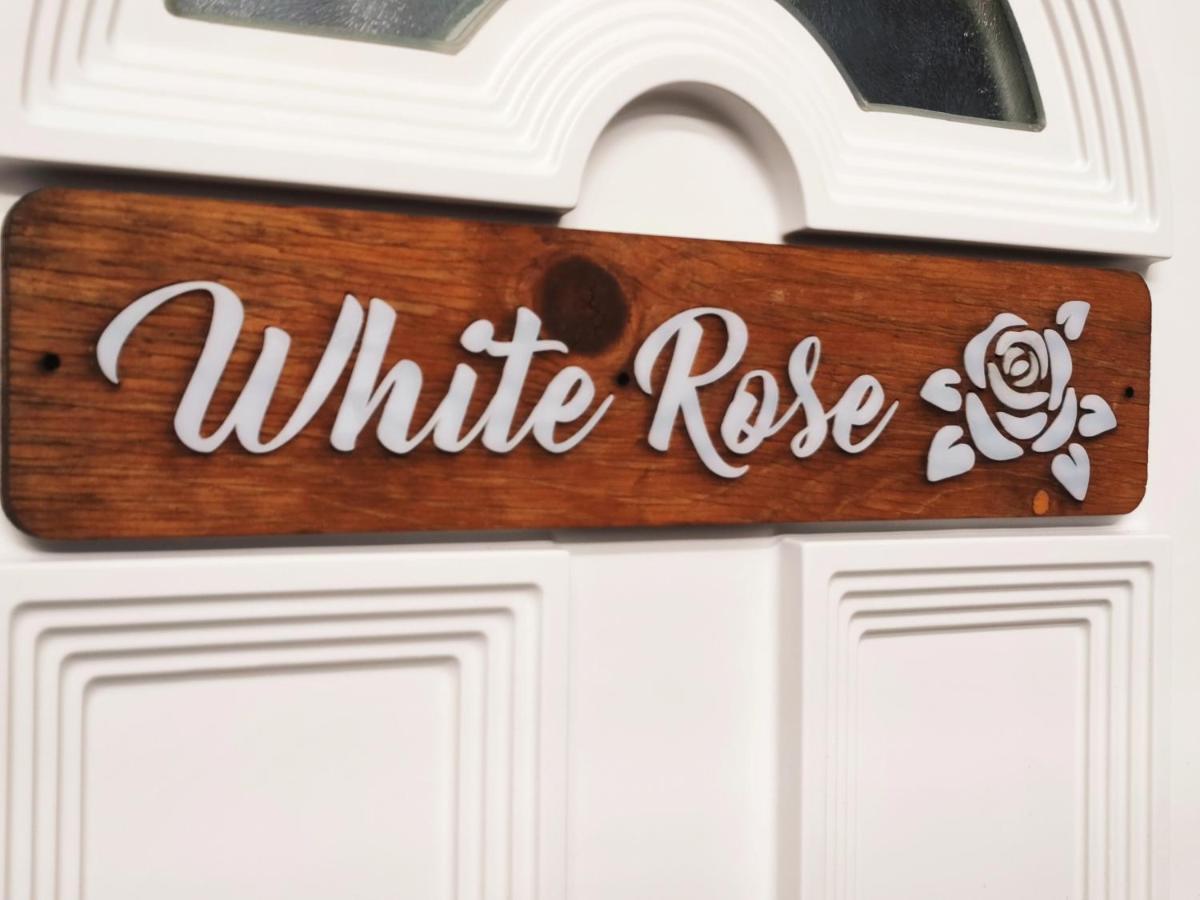 Апартаменты White Rose Studio Basement Будапешт Экстерьер фото