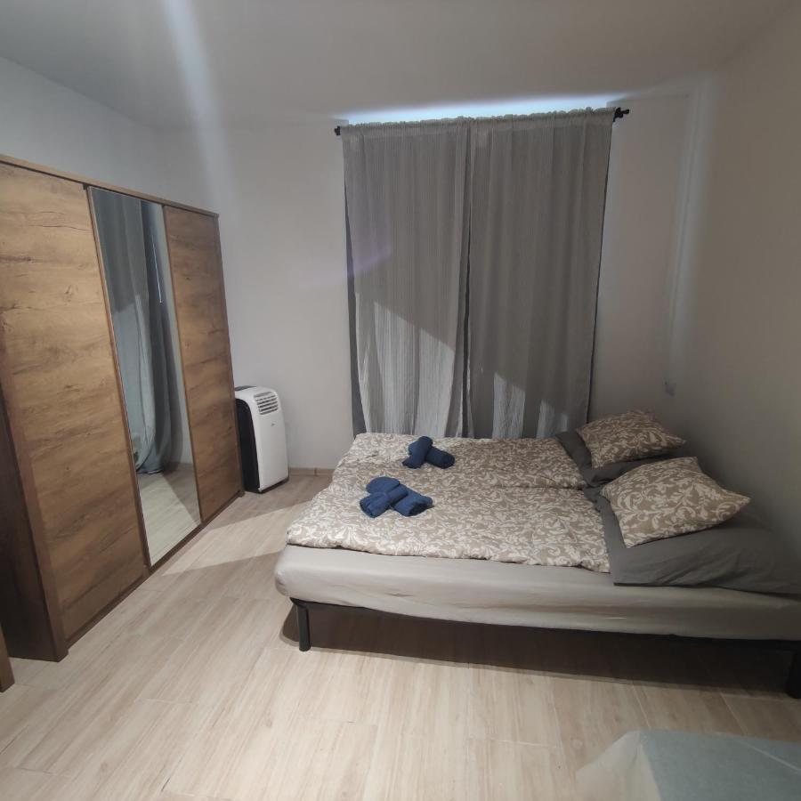Апартаменты White Rose Studio Basement Будапешт Экстерьер фото