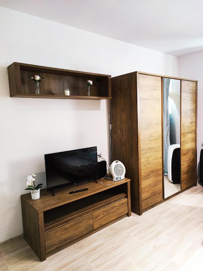 Апартаменты White Rose Studio Basement Будапешт Экстерьер фото